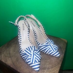 Newla Sling-Back Bow Pump